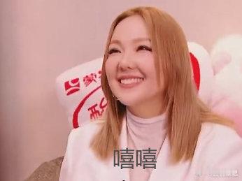 卫兰看到歌手评论很焦虑 谁还没在重要时刻慌过神？紧张恰恰说明你把舞台和粤语歌放在