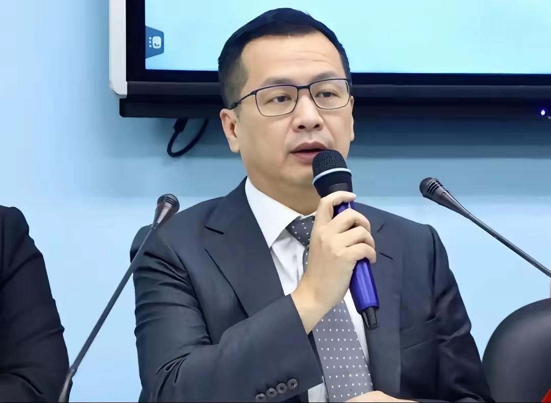 罗智强这次表现的大气，自己发文提前祝贺郑丽文当选国民党党主席，还对自己的失利做出
