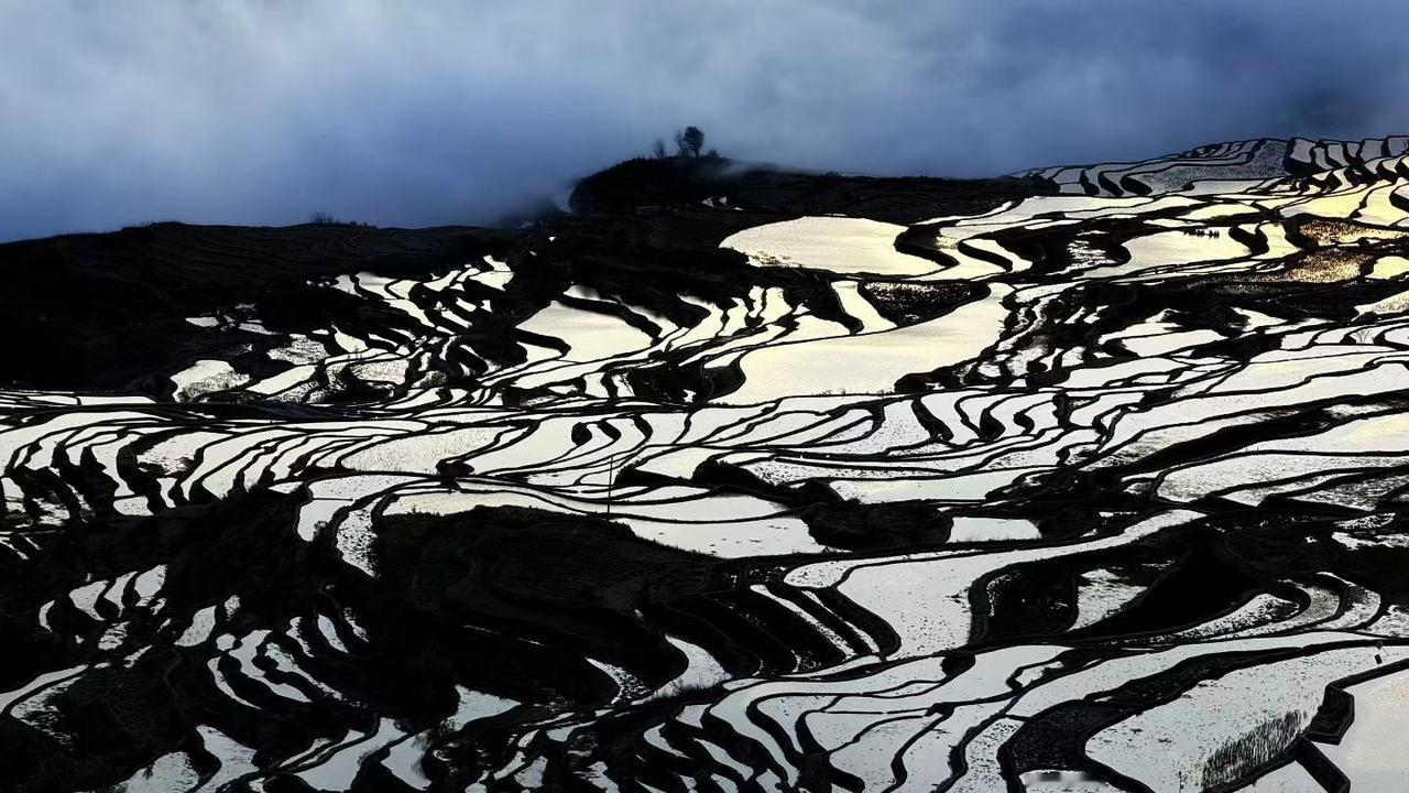 元阳哈尼族梯田，邂逅大地绝美诗篇

元阳哈尼族梯田，住于云南红河州哀牢山南部的一