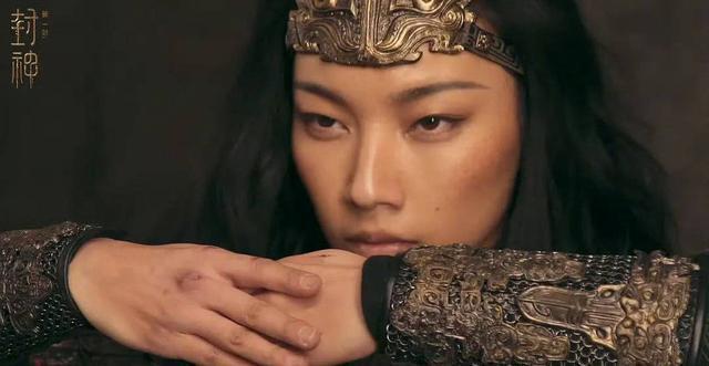 近日，“于适劈腿”引发热议。女演员那尔那茜点赞于适相关帖子，两人曾共同出演《封神