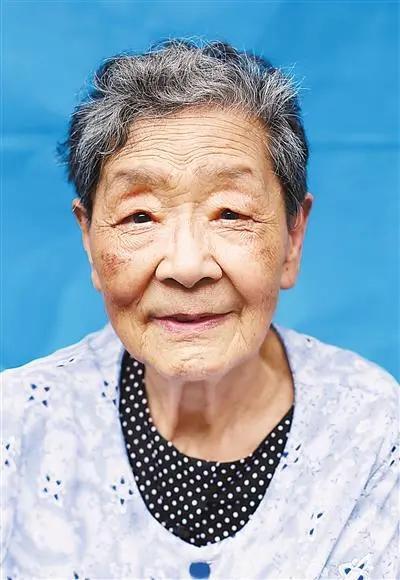 跨越山海守初心！藏族女医生扎西志玛，扎根侗乡半世纪护佑万千母婴
 
扎西志玛（1