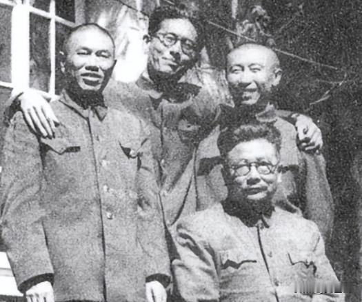 1983年冬，北京协和医院的走廊里飘着消毒水的味道。解方少将攥着食道癌诊断书，第