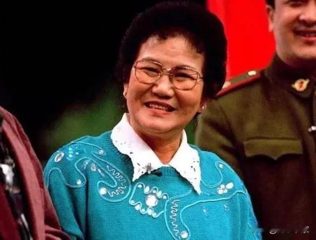 回忆起赵丽蓉的那些经典小品，《昨天今天明天》、《无理取闹》、《欲说还羞》，每一个