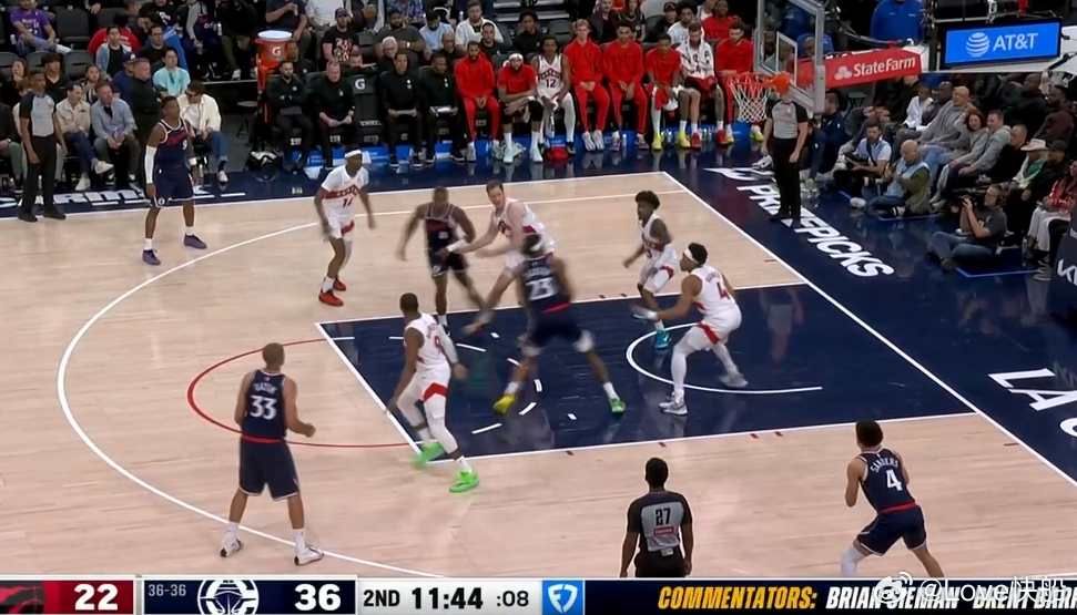 米勒不在，泰卢直接玩5首发5替补的10人轮换，厉害！ 