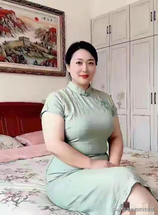 一个女人过得好不好
不是因为她有多努力
也不是她读了多少书
更不是因为她有多漂亮