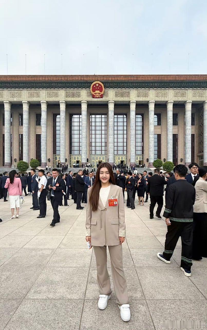 陈梦晒全国青联大会留念照陈梦全国青联大会留念晒照 陈梦晒全国青联大会留念照 ​​