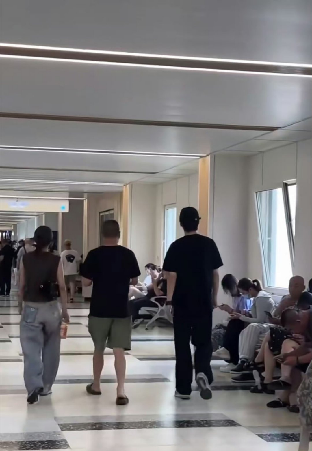 邢昭林卢洋洋还在一起邢昭林卢洋洋这对的糖也太经磕了吧！网友医院偶遇同框，从之前的