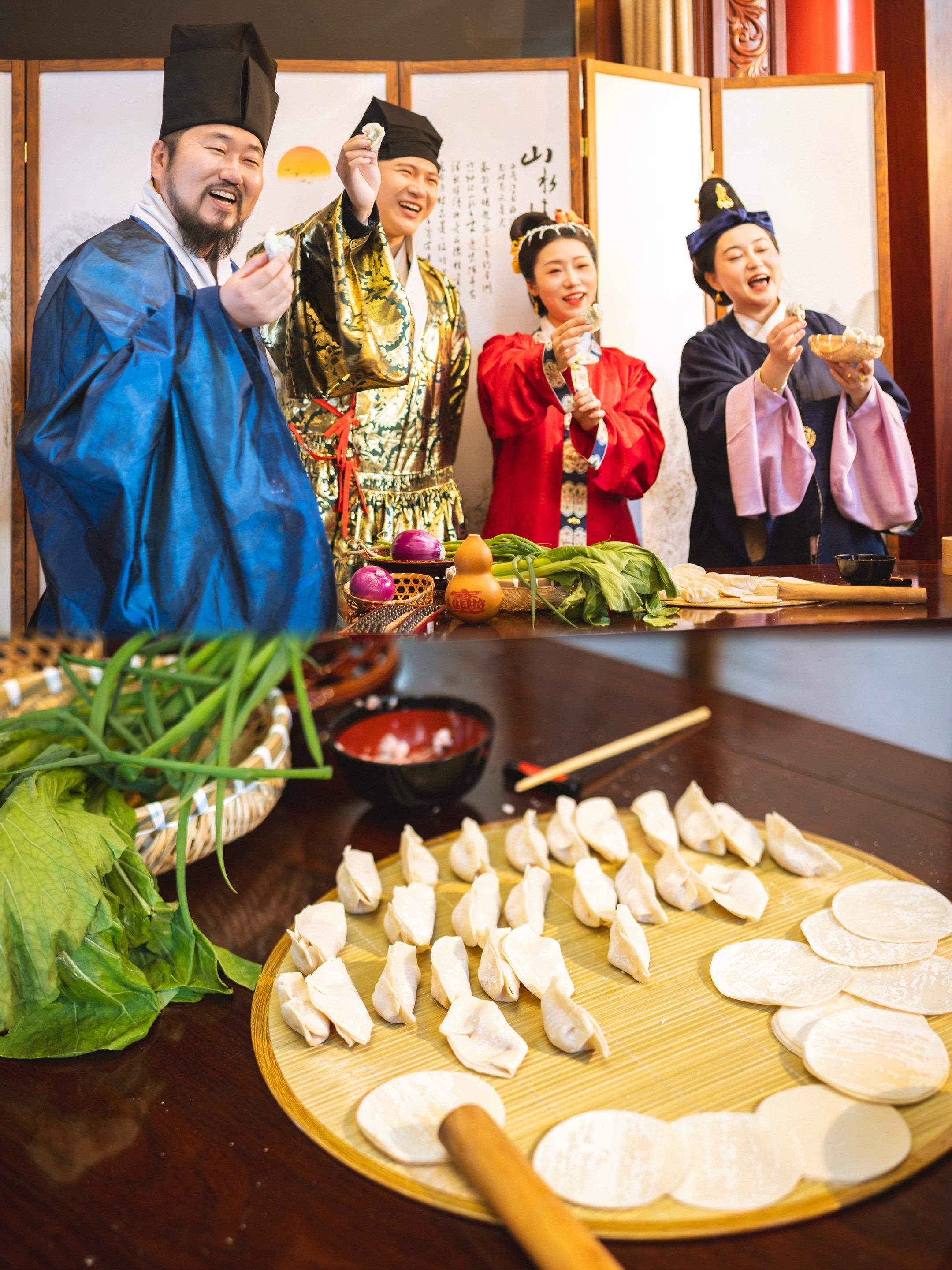 明朝人的冬至仪式感：从一碗饺子到一双冬靴。在明朝，冬至是一年中极重要的...