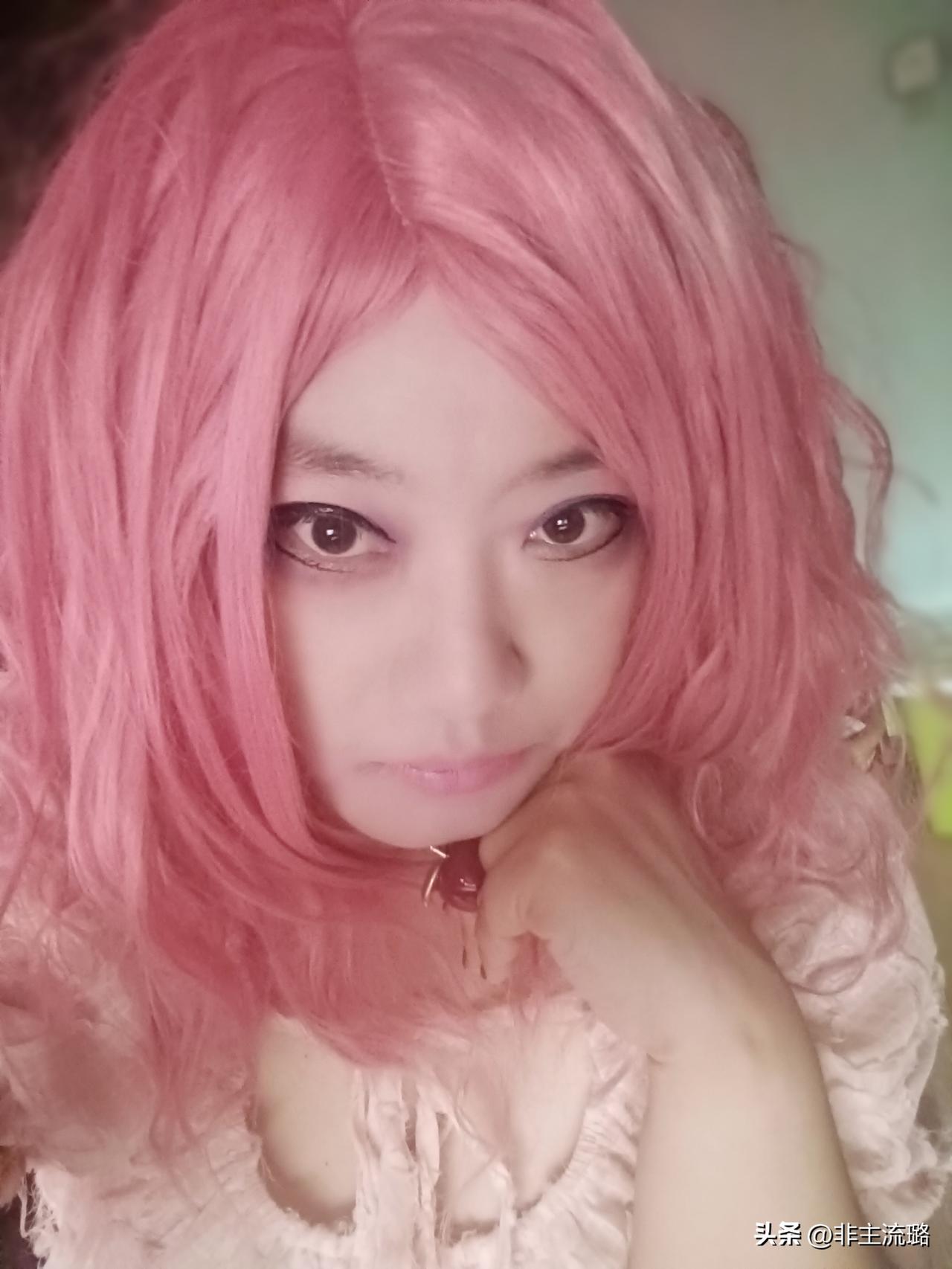 我去了电梯房后头晕眼花，回了家还头晕，喝了杯热咖啡，衣服今天洗的，又开始要干活了