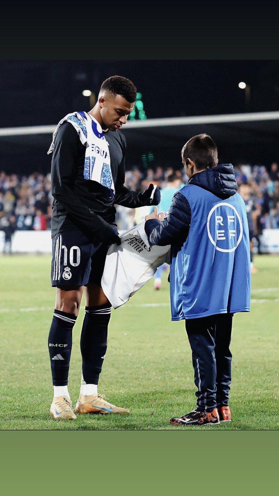 姆巴佩  IG STORY更新🥰🖤✨姆巴佩塔拉韦拉2比3皇马国王杯姆巴佩梅开