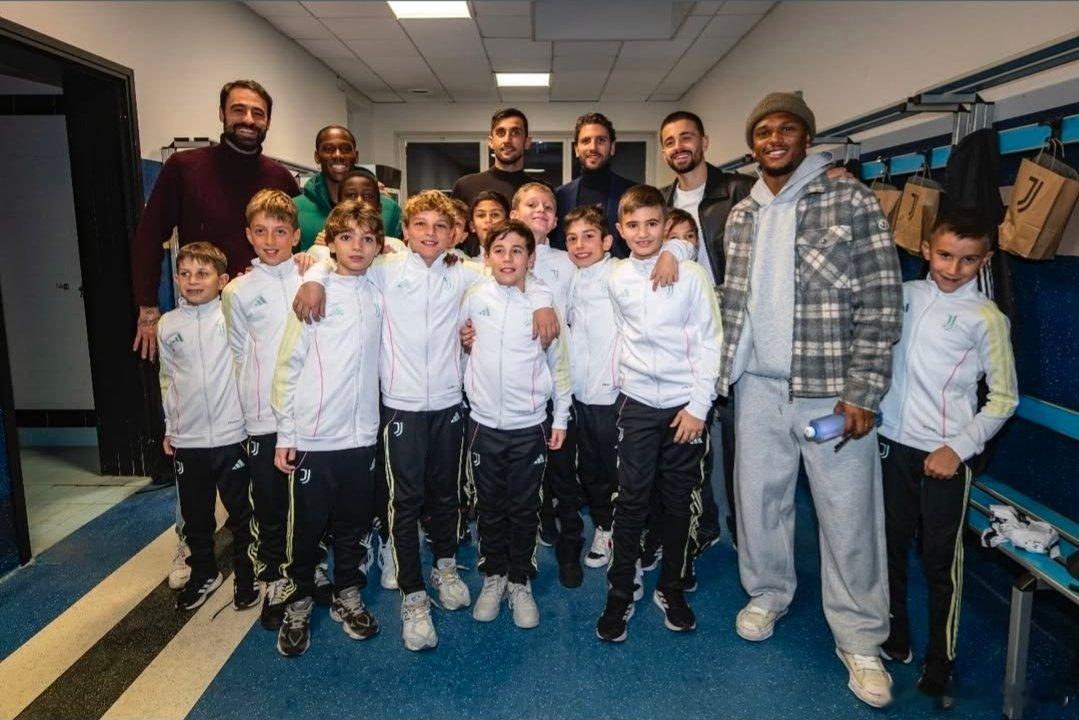 近日，一线队的“卧龙”戴维、“凤雏”奥蓬达、佩林、平索里奥、洛卡特利、热格罗瓦到