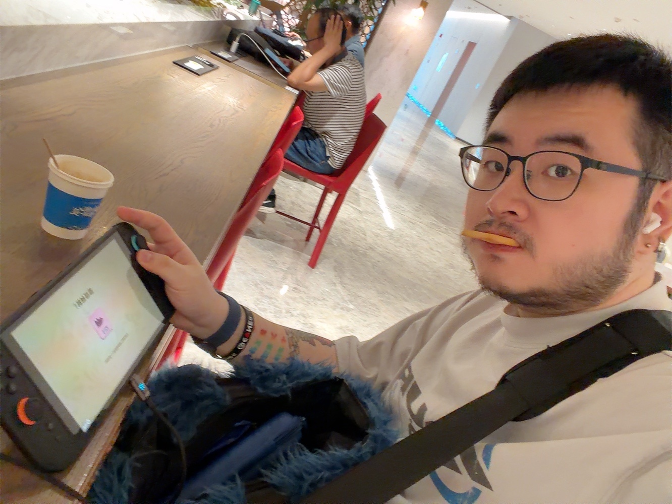 讨厌飞机！延误安检等行李摆渡车每个环节都好痛苦