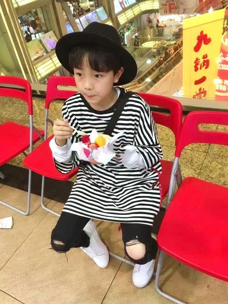 【4606】买个冰淇淋就能立马哄好的小宝宝 