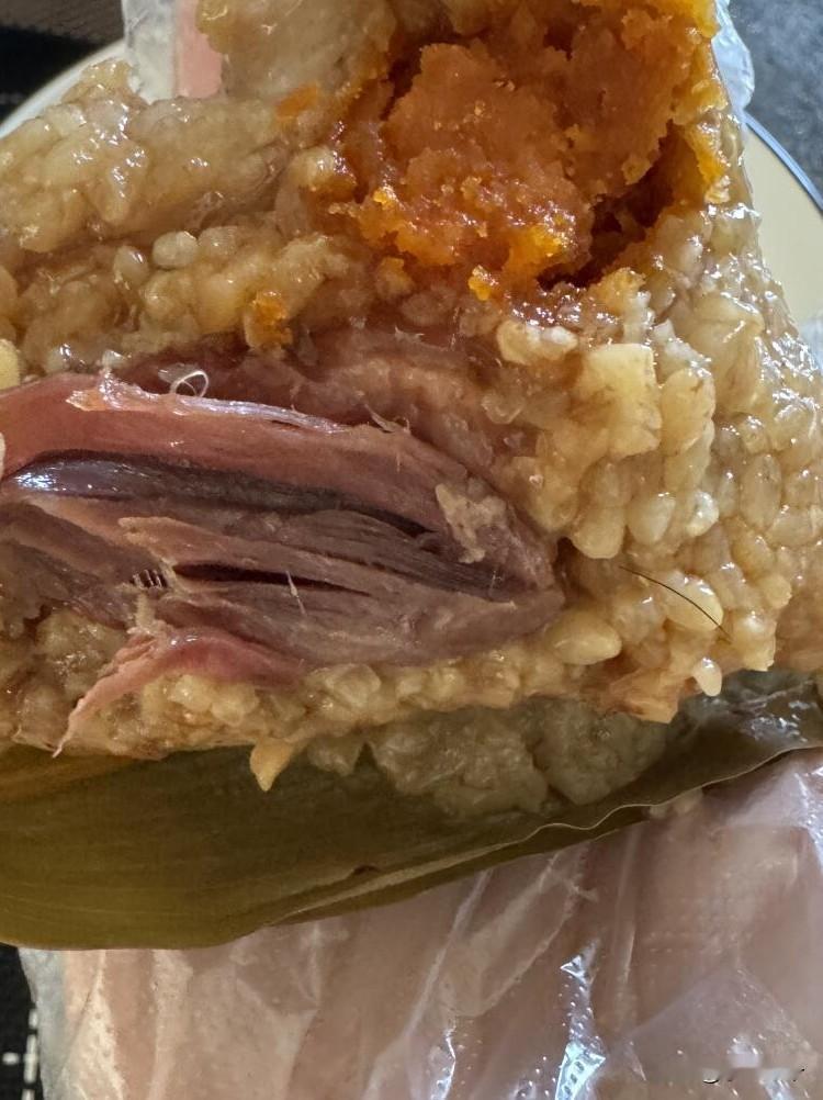 我认为咸粽子，虽然我是北方人，也不能吃粽子了，但是当年身体好的时候从来就不不喜欢