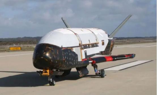 美军的X-37B太空飞机，可谓“神秘到家了”。自从它的第一飞开始，大家就没有停止