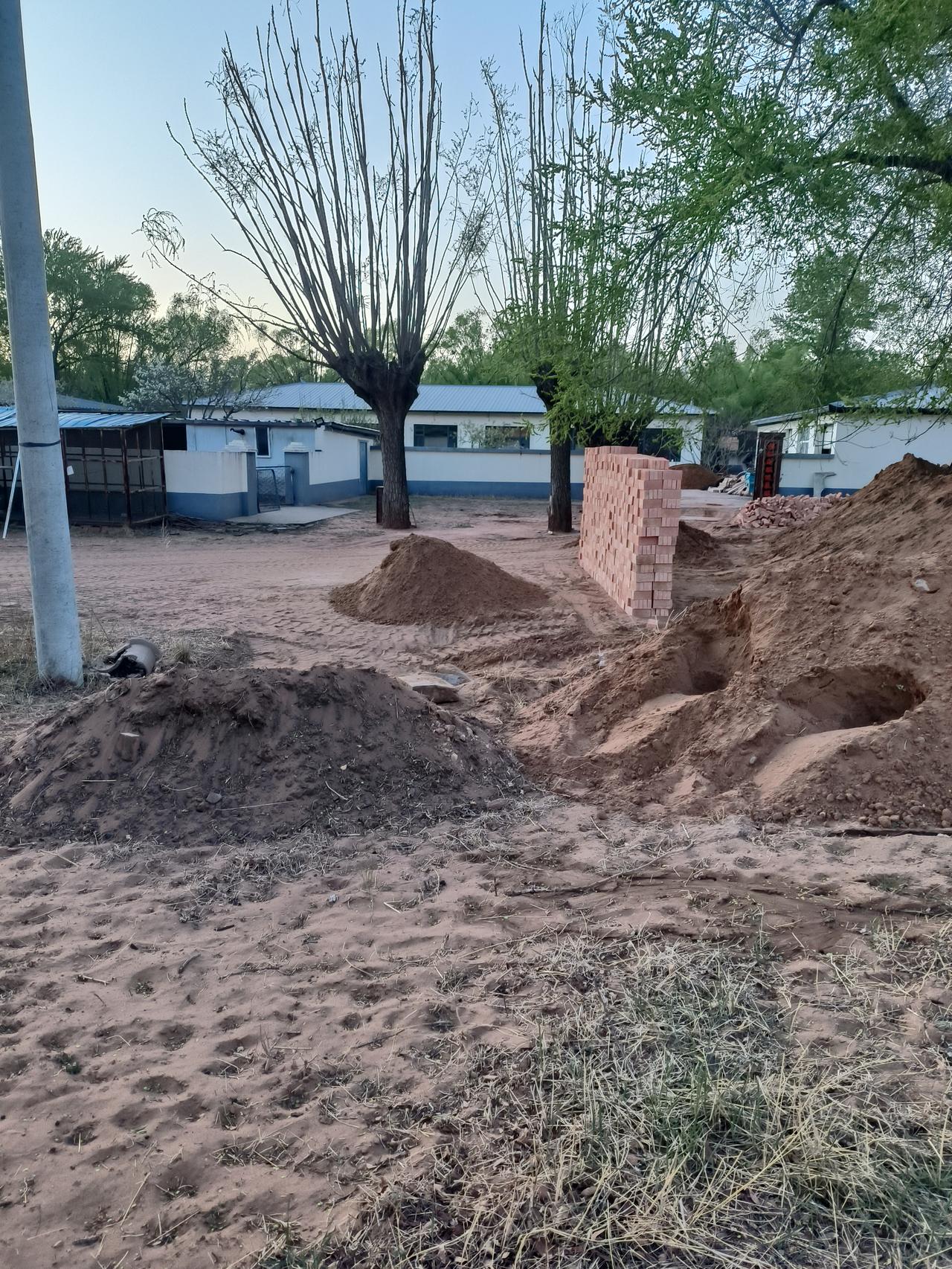 家事国事天下事很难做到事事关心，闲时关心天下事，看看俄乌进展，听听特朗普胡言，关