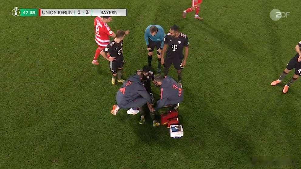 孔帕尼认为帕夫洛维奇伤势应该不严重，但还是得等待检查结果。而且毕竟2025年的比