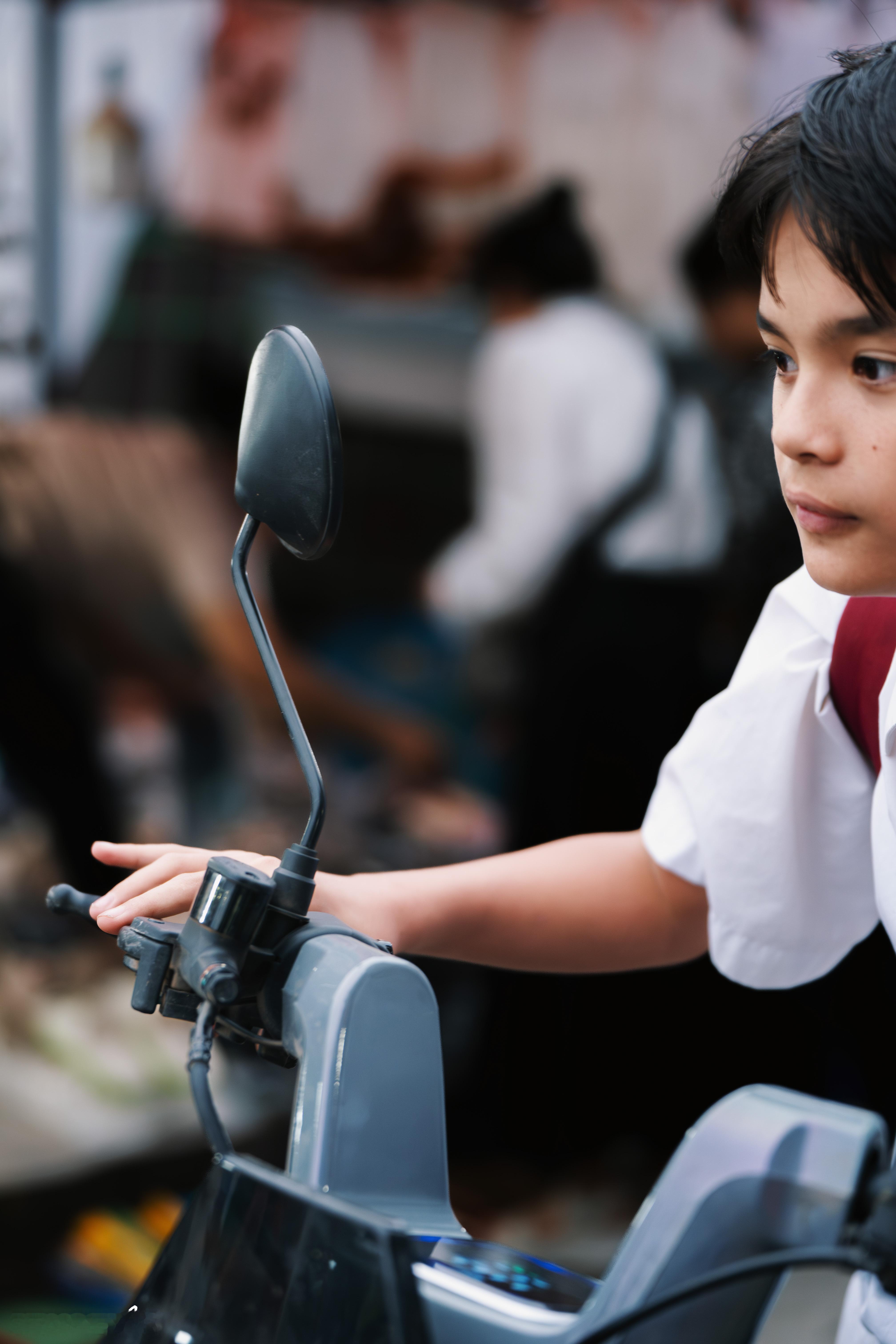 乘着高铁也可以出国游。中老铁路可以方便抵达的老挝宗教城市，琅勃拉邦。摄影旅行老挝