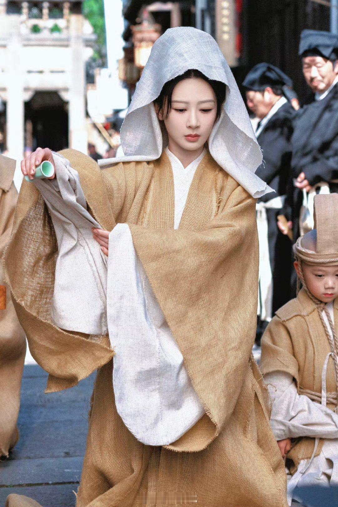 杨紫杨紫李祯 杨紫家业 昨晚七祖母突然离开了哭死我了以后李祯少了一个七祖母抱抱李