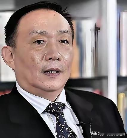 卢麒元说:最狠的间谍，不偷你的情报，也不策反你的人，就像有人进了你家，不偷钱不抢