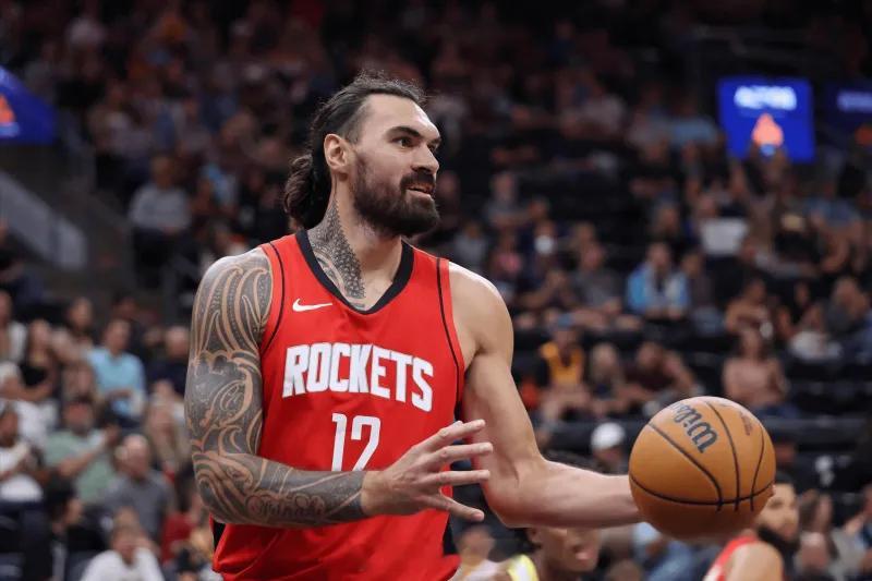 12月04日讯 NBA常规赛，火箭主场121-95战胜国王。全场比赛，史蒂文-亚