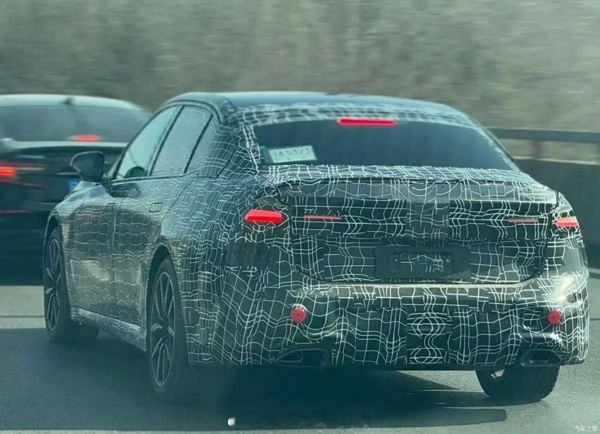 新3系国内路试照片来了。 