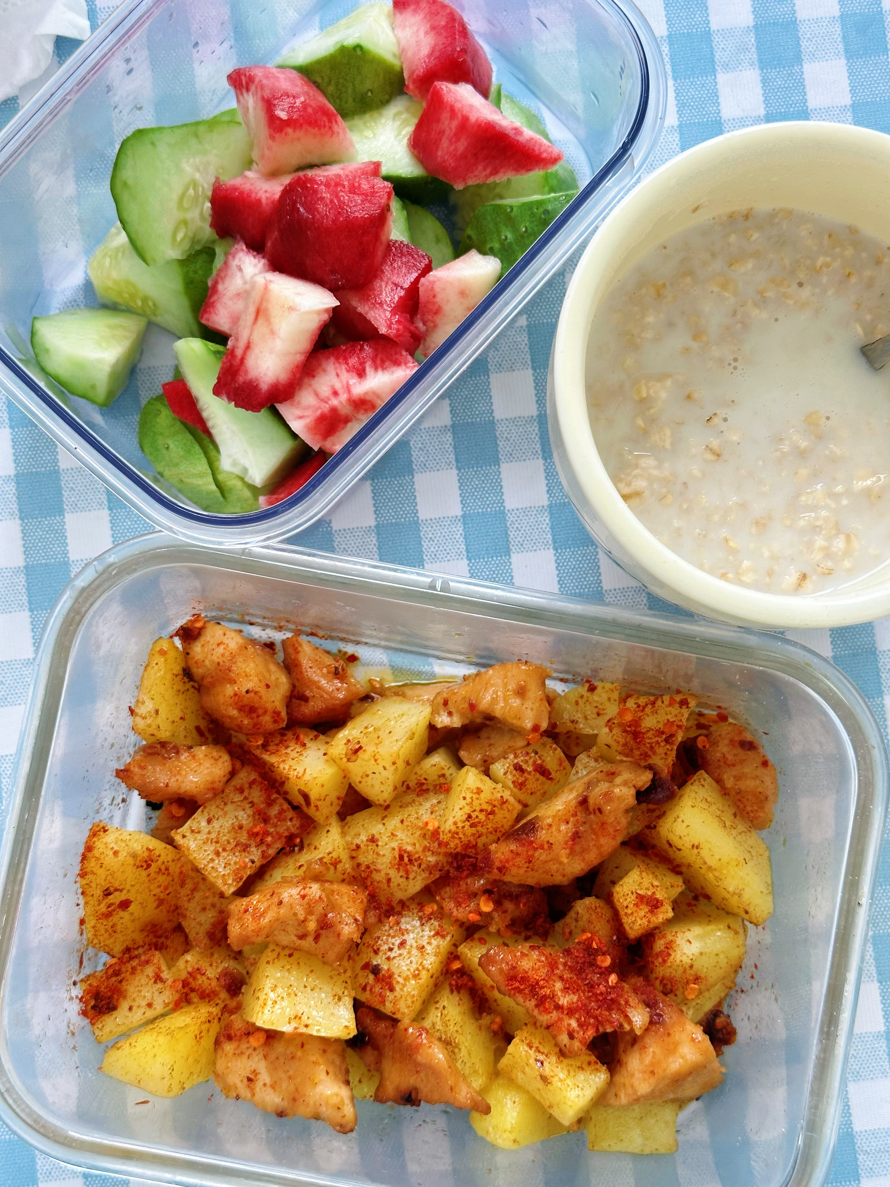 早上闹钟提前了10分钟勤快到连中餐也一起做了～鸡胸肉烤土豆🥔，改良了一下配方加