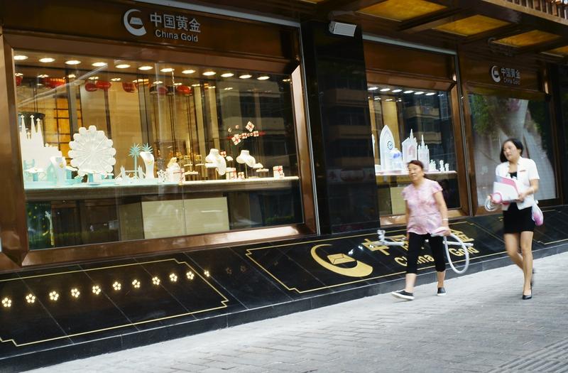 最近财政部和税务总局发布的黄金税收新政，自2025年11月1日起实施到2027年