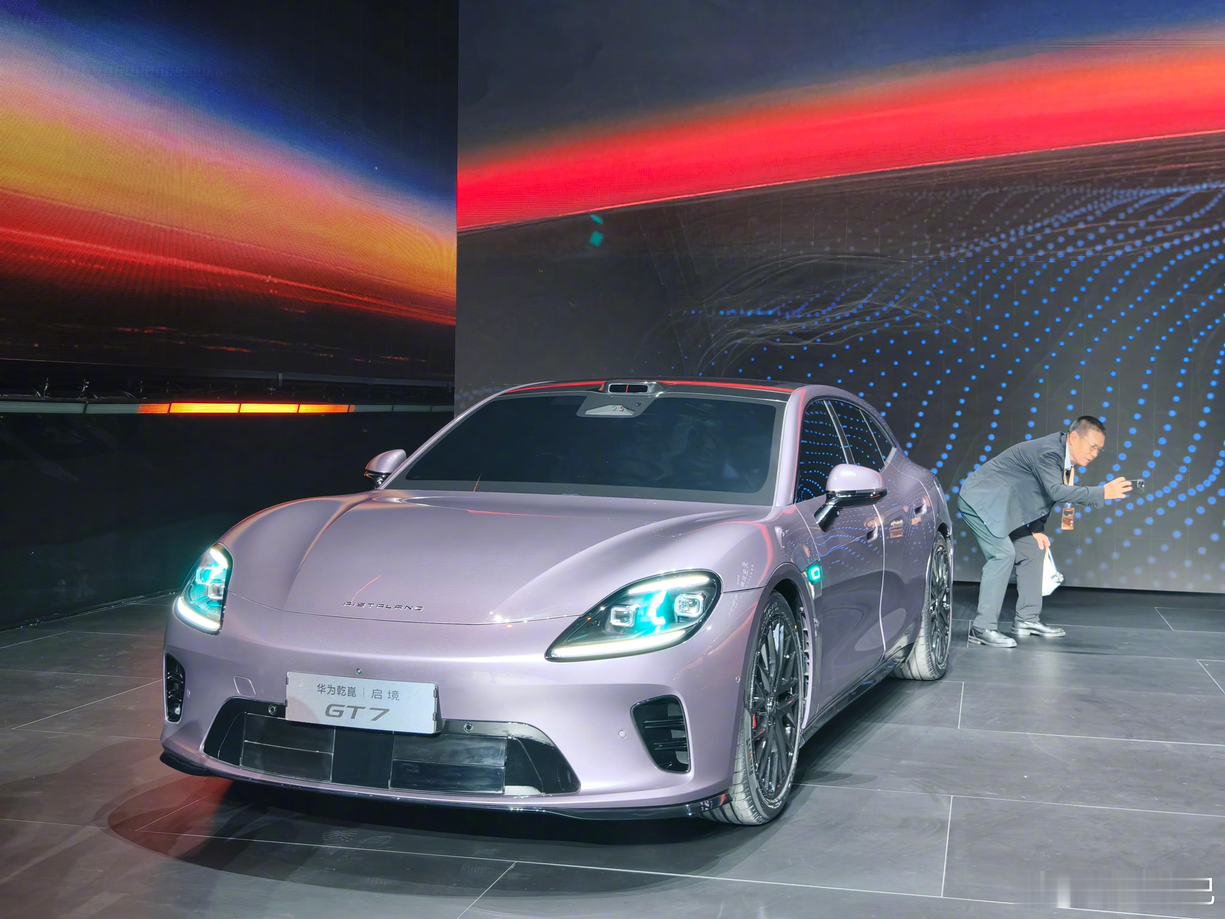 启境 GT7 真车实拍，怎么样？能秒新小米 SU7 不？ 