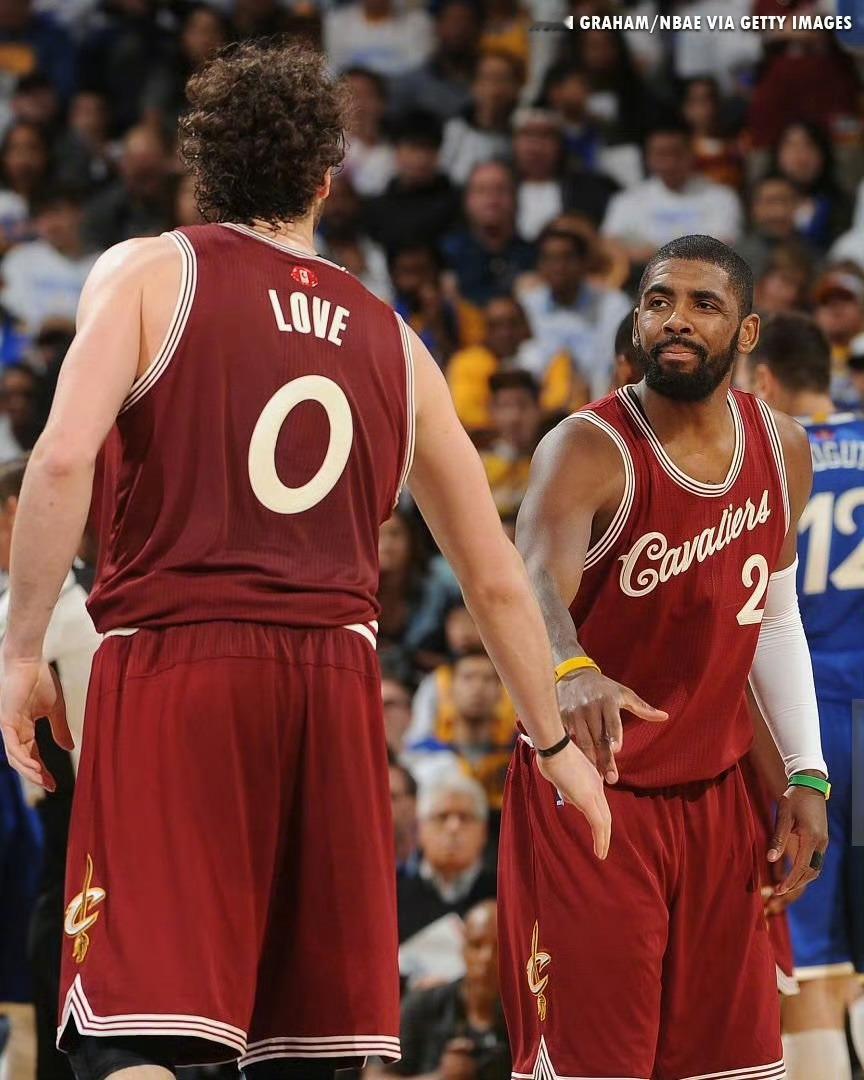 骑士欧文乐福 马上又快到圣诞大战啦那年的圣诞球衣也是经典