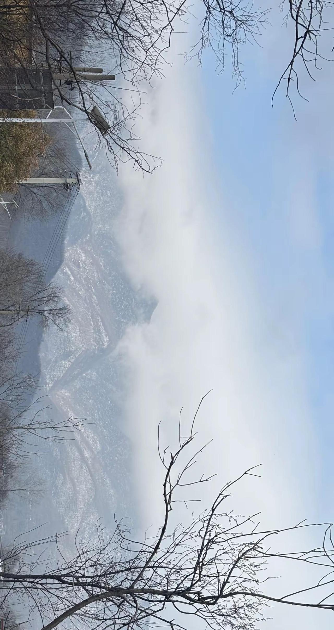 其实很多人我们都已经见过了最后一面，初次听到这句话的时候感觉很是矫情，参加完葬礼