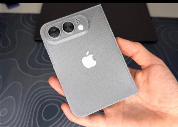 折叠屏iPhone外观实锤这图1右边不割手啊，这外观你们喜欢？