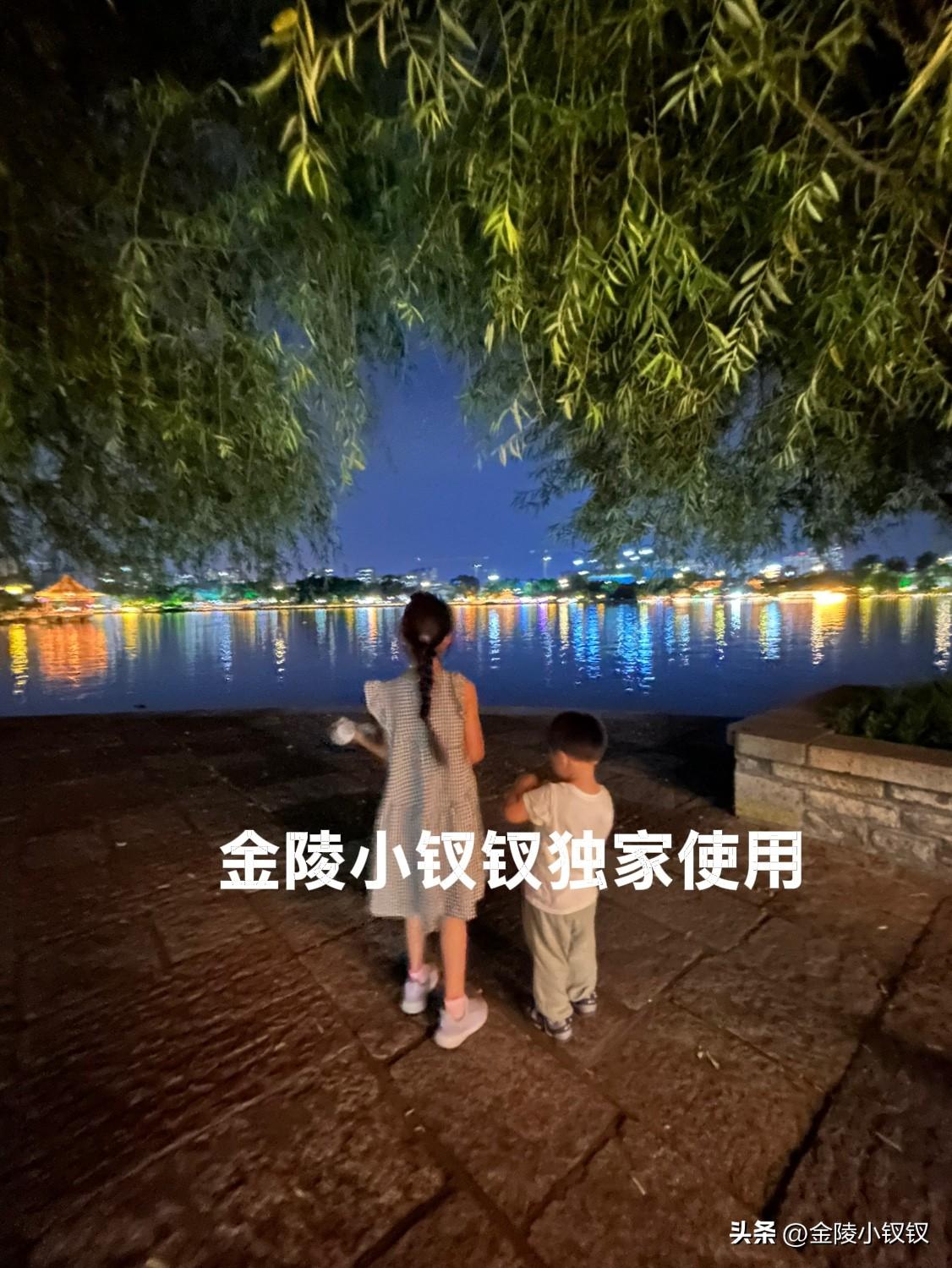 童言趣语

小虎：奶奶，咱们家谁最大呀？

我：太姥姥

小虎：太姥姥有多大？
