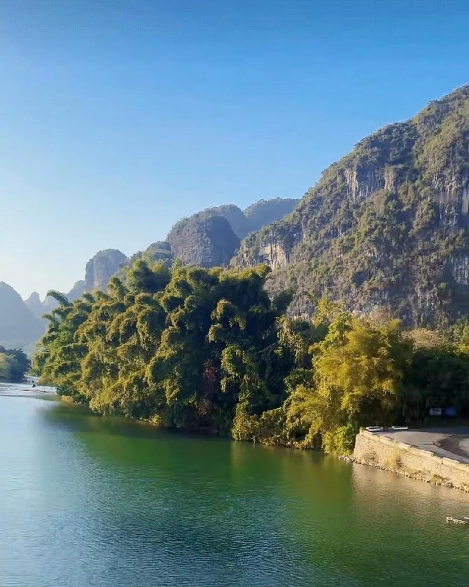 人到中年才醒悟：
千万不要用你辛苦赚来的钱，
供养和资助别人，
哪怕是有血缘关系