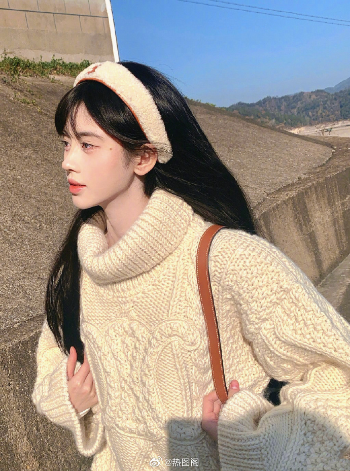 阳光下的鞠婧祎 