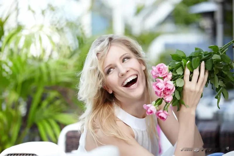 让自己保持快乐心情其实不难。别对自己和生活期待过高，接纳自身缺点与不圆满，不纠结