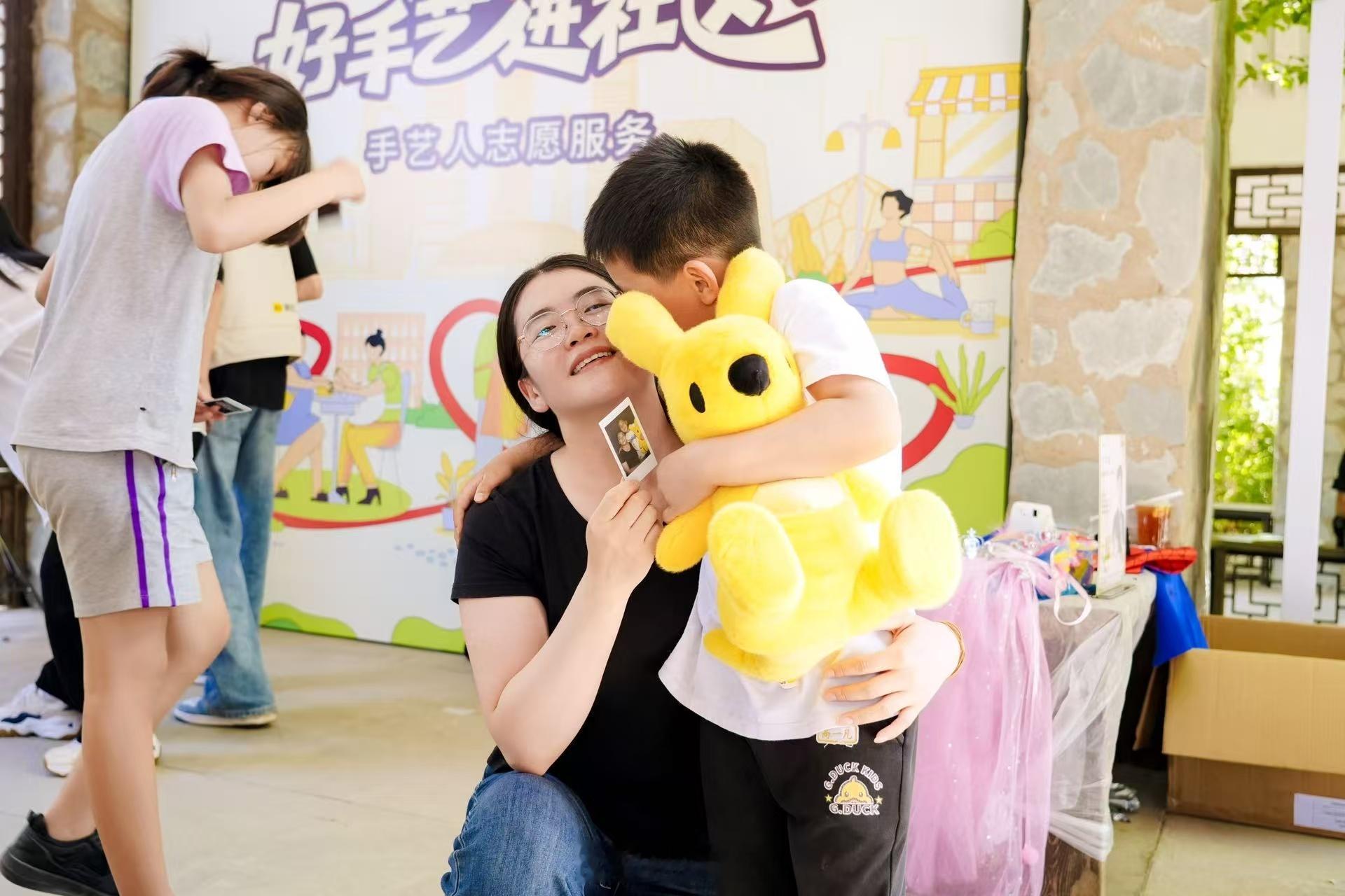 六一手艺人把主题乐园搬到了家门口 美团联合手艺人打造好手艺乐园，把欢乐带到孩子们