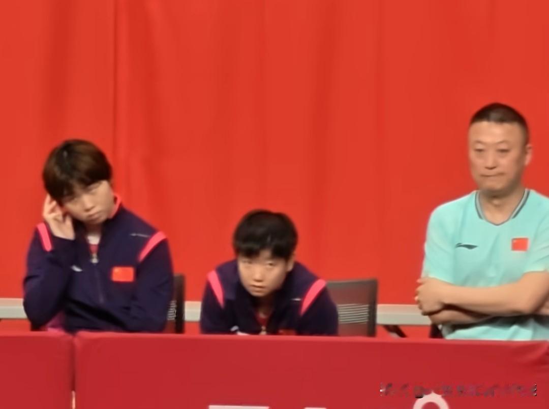 亚运会女团比赛，莎莎拿下两场比赛挽救了团队。王曼昱首盘1比3输给朱雨玲，丢一分；