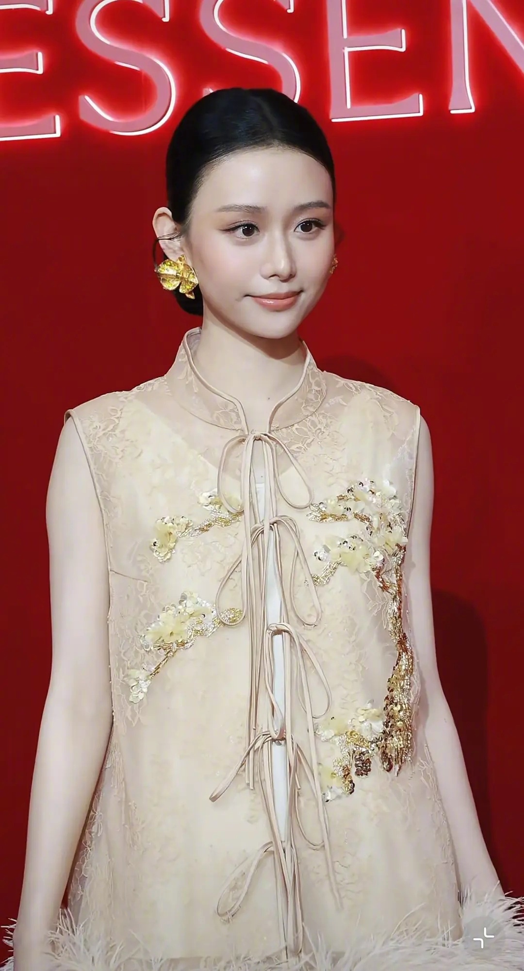 王晓慧大光明造型王晓慧大光明造型，怎么样？ 王晓慧首个时尚活动造型 ​​​