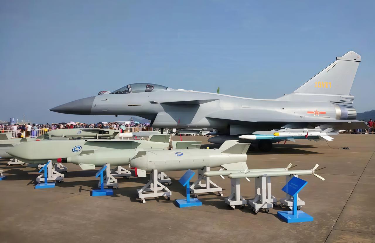 快讯！快讯！

10月26日，东方大国军方宣布东部战区空军多支编队在台岛周边进行