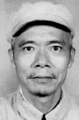 1937年，地下党员涂作潮与邻居打牌，闲聊中，邻居突然不说话，还凑到他耳边，轻声