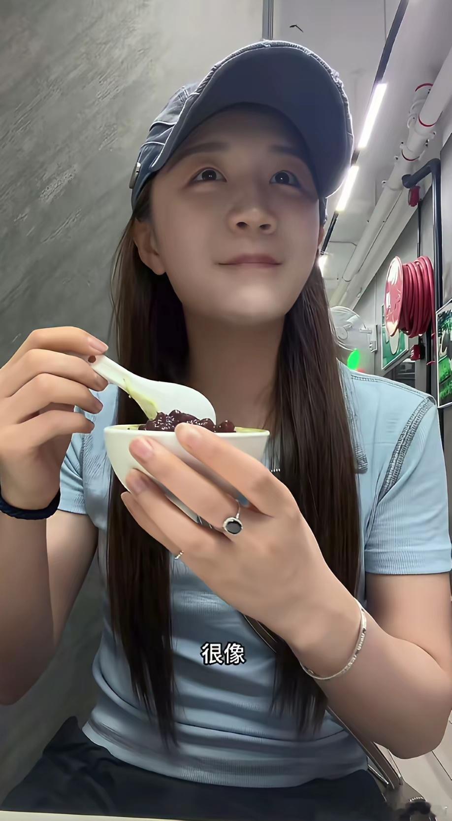 万万没想到，陈梦成了人生赢家了。你看她，在澳门游玩，闲情逸致真好，开始享受生活了