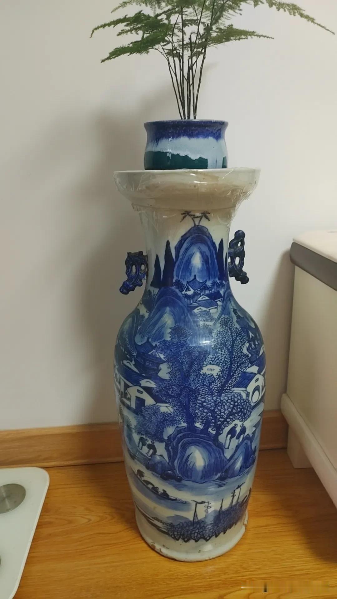 看看值多少钱这个双耳青瓷大花瓶一对的，万能的网友给掌掌眼[作揖]#青花瓷# #清