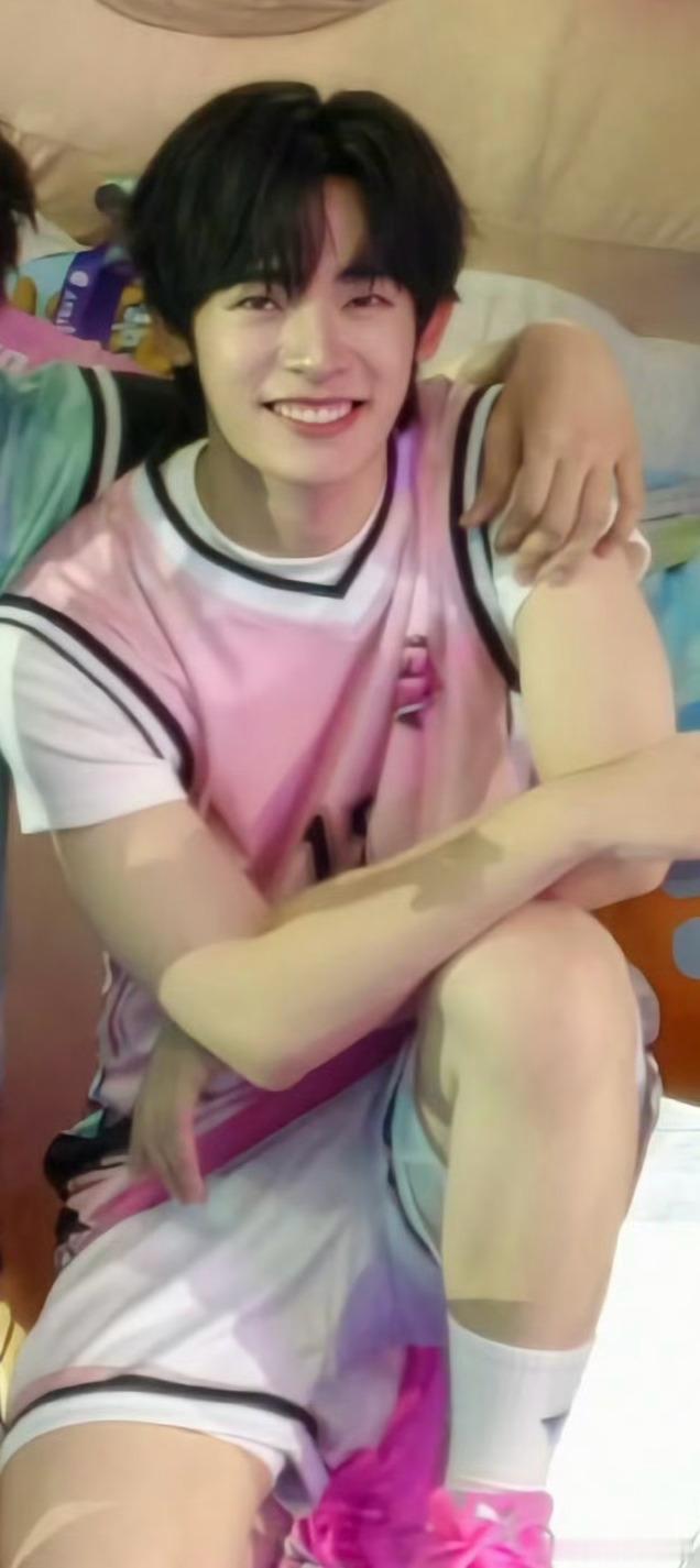 宝贝你笑这么萌是干什么 