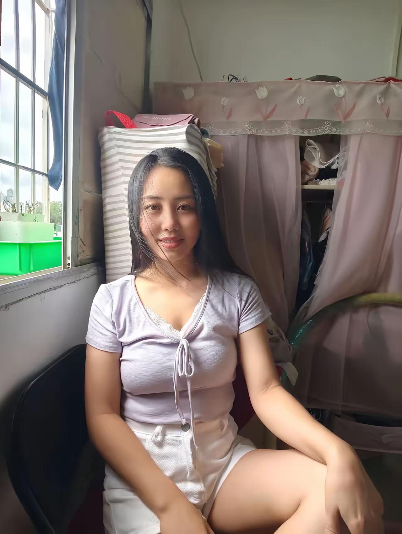 表妹今年24岁，今年不打算出去打工了！在家里等着相亲结婚，结婚以后再做打算！这几
