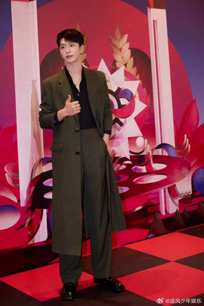 嘉宾还没宣我先笑上了澳门国际喜剧节 左凌峰、刘同、刘思维一合体就自带笑点，三人同