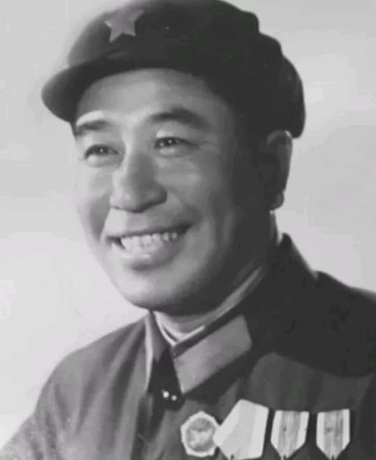 1951年，朝鲜战争中，我方只剩7名志愿军战士，在弹尽粮绝的同时还被200敌军包
