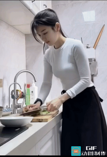 上得厅堂，下得厨房。
饭菜一看，都是干干净净的诱人。
生活惬意，秀色可餐。“抱贞