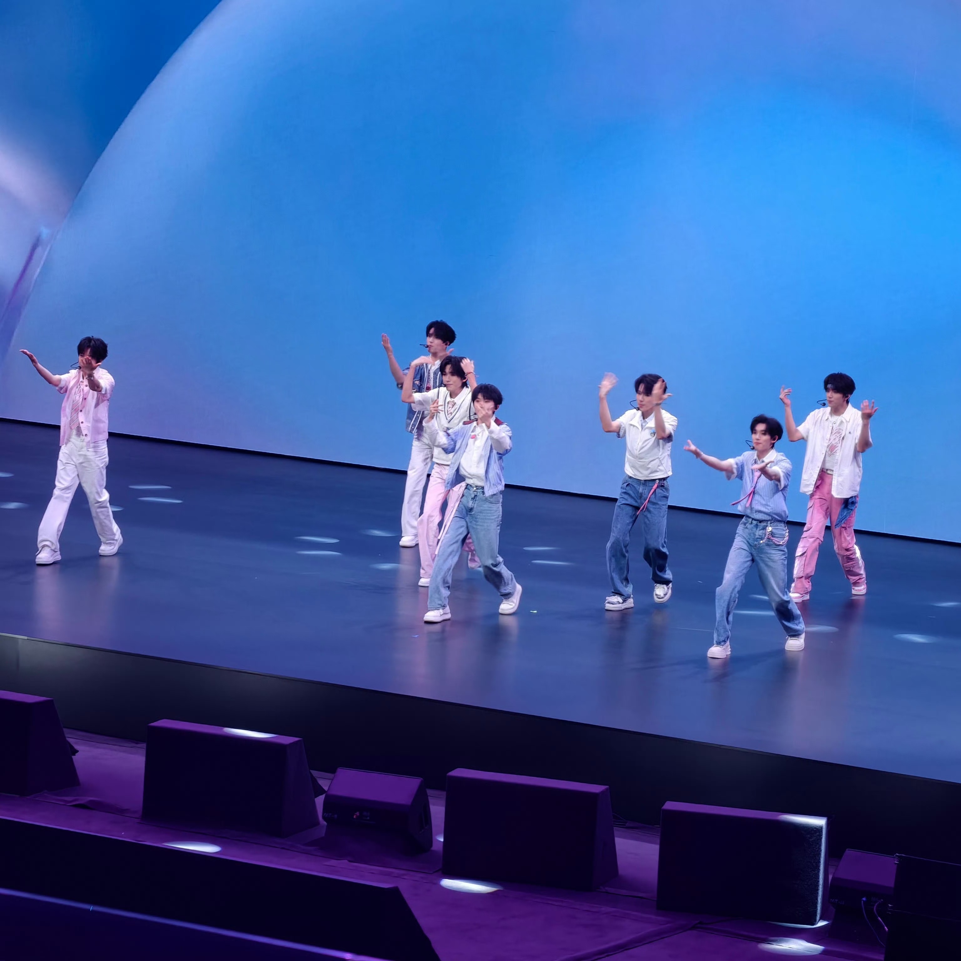 时代少年团 洛阳前不久发布会也算是见到时代少年团真人了，每个小伙子都活力四射