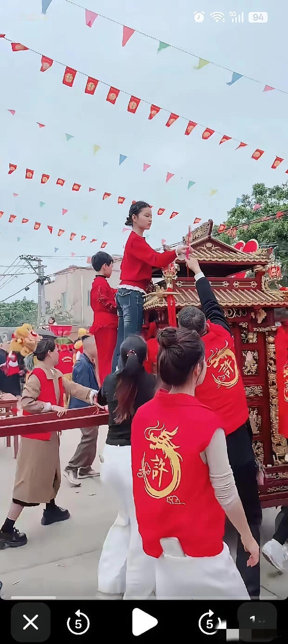 姓许的现在估计坐不住了。

他怎么也不会想到，

自己换掉妈祖选定的人，会让他如